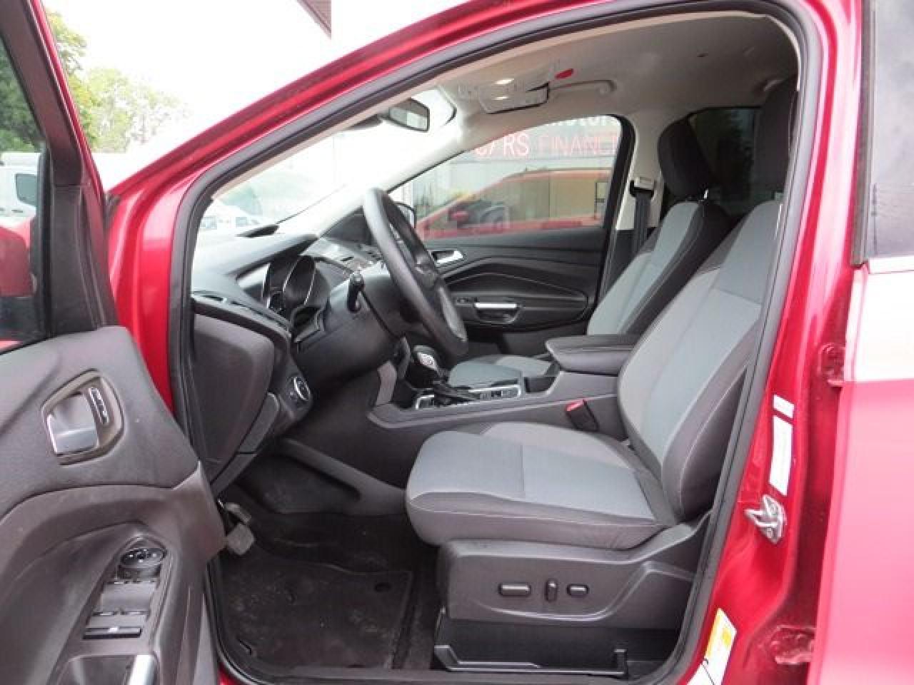 2017 Ford Escape CERTIFIED, 4WD, REAR CAMERA, HEATED SEATS, B-TOOTH - Photo #8