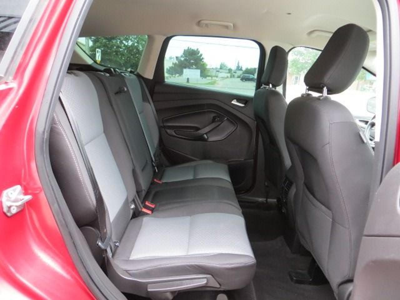 2017 Ford Escape CERTIFIED, 4WD, REAR CAMERA, HEATED SEATS, B-TOOTH - Photo #11