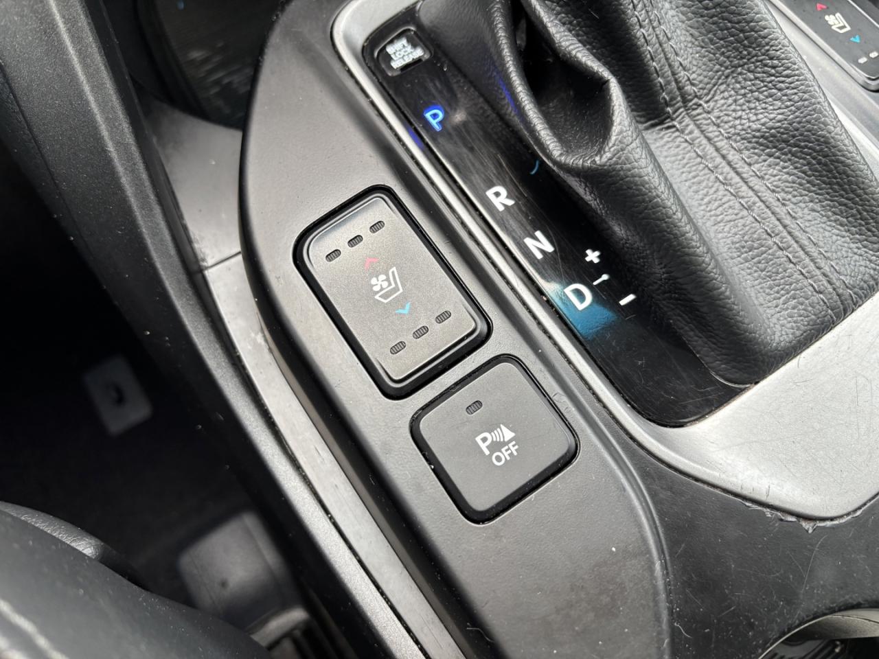 2017 Hyundai Santa Fe XL Limited Photo