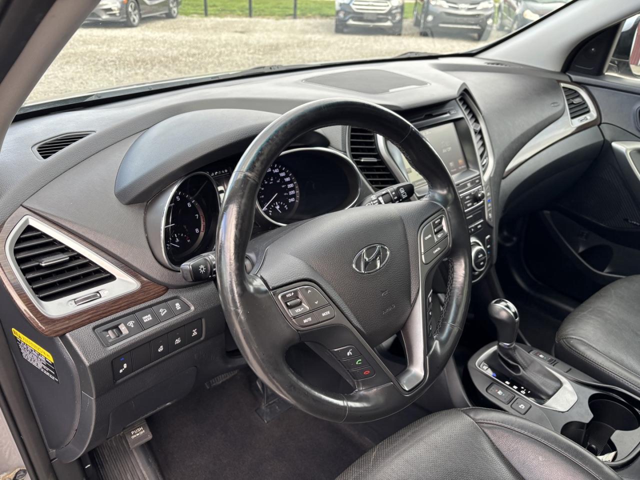 2017 Hyundai Santa Fe XL Limited Photo