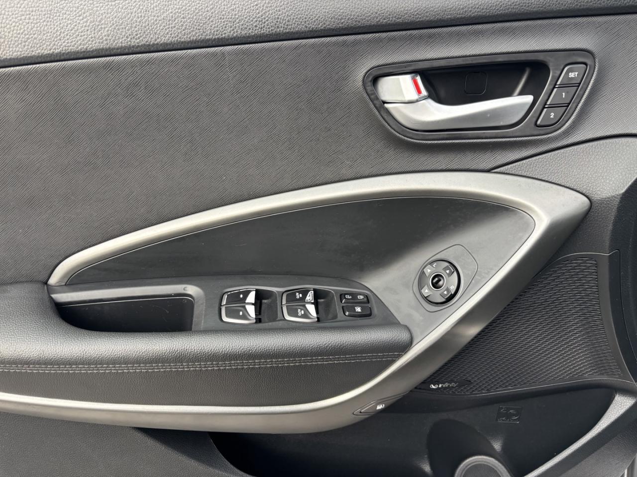 2017 Hyundai Santa Fe XL Limited Photo