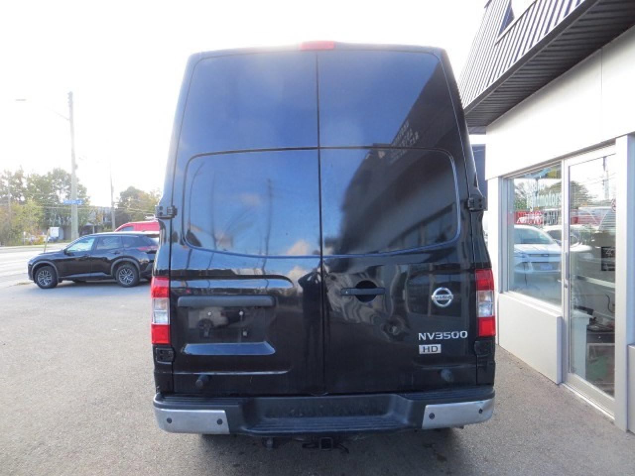 2015 Nissan NV 3500 CERTIFIED, HIGH ROOF, REAR CAMERA, NAVIGATION - Photo #6