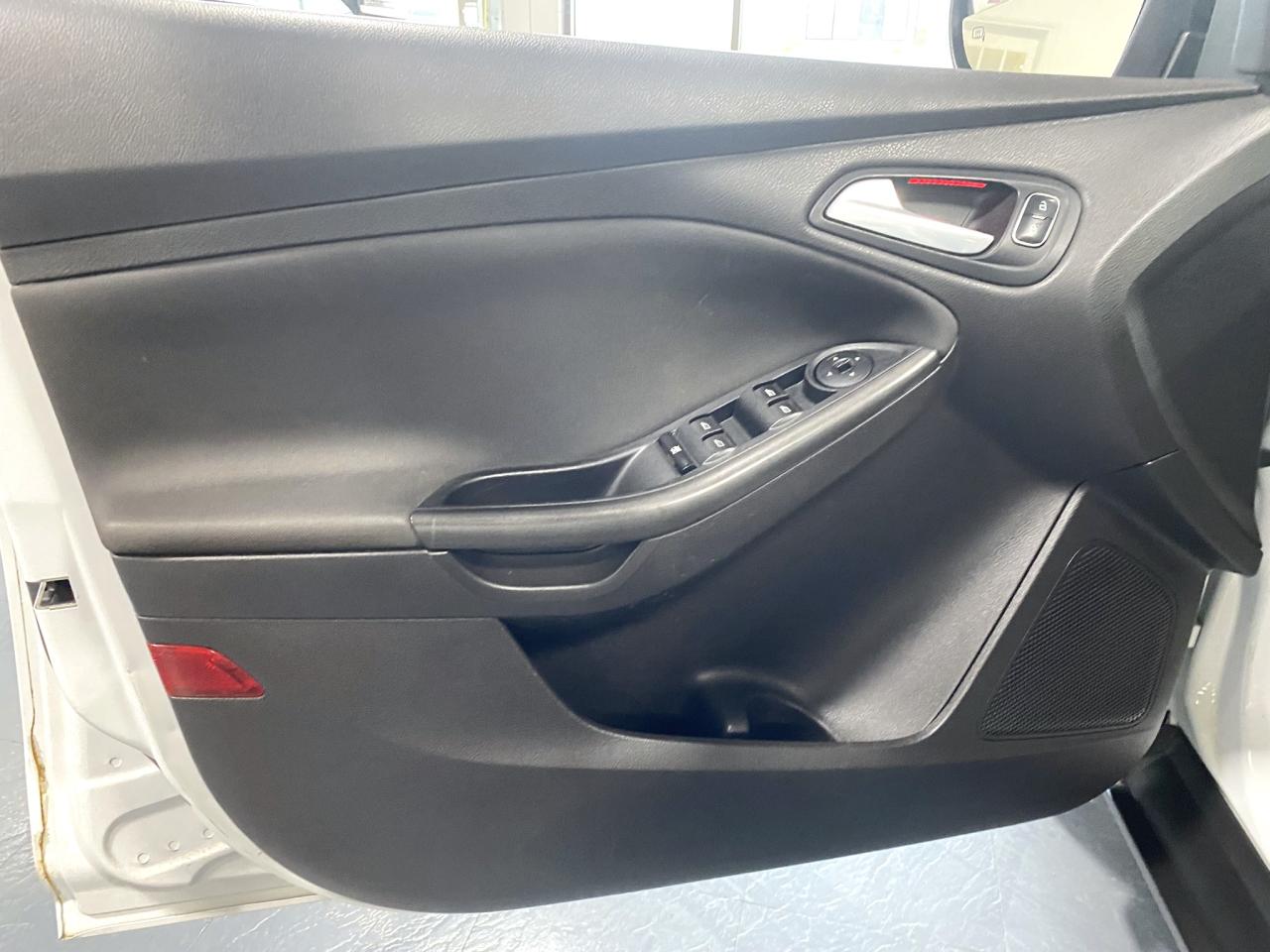 2017 Ford Focus SEL - Photo #10