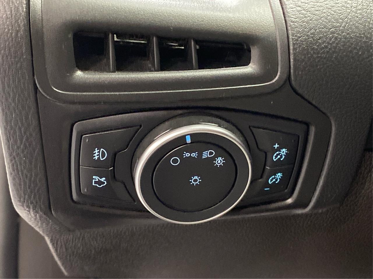 2017 Ford Focus SEL Photo