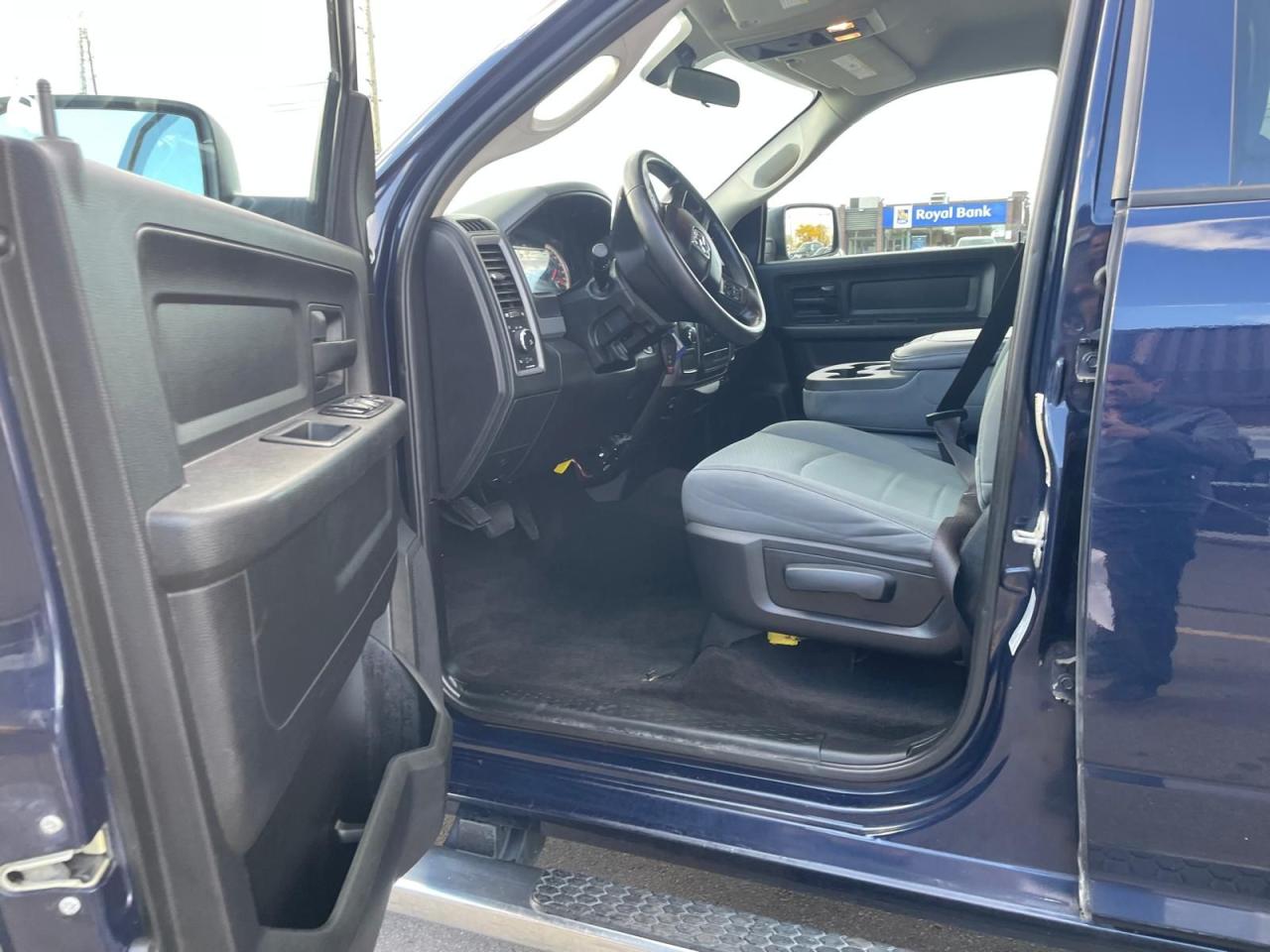 2017 RAM 1500 4WD Crew Cab 140.5" Express *Ltd Avail* - Photo #10