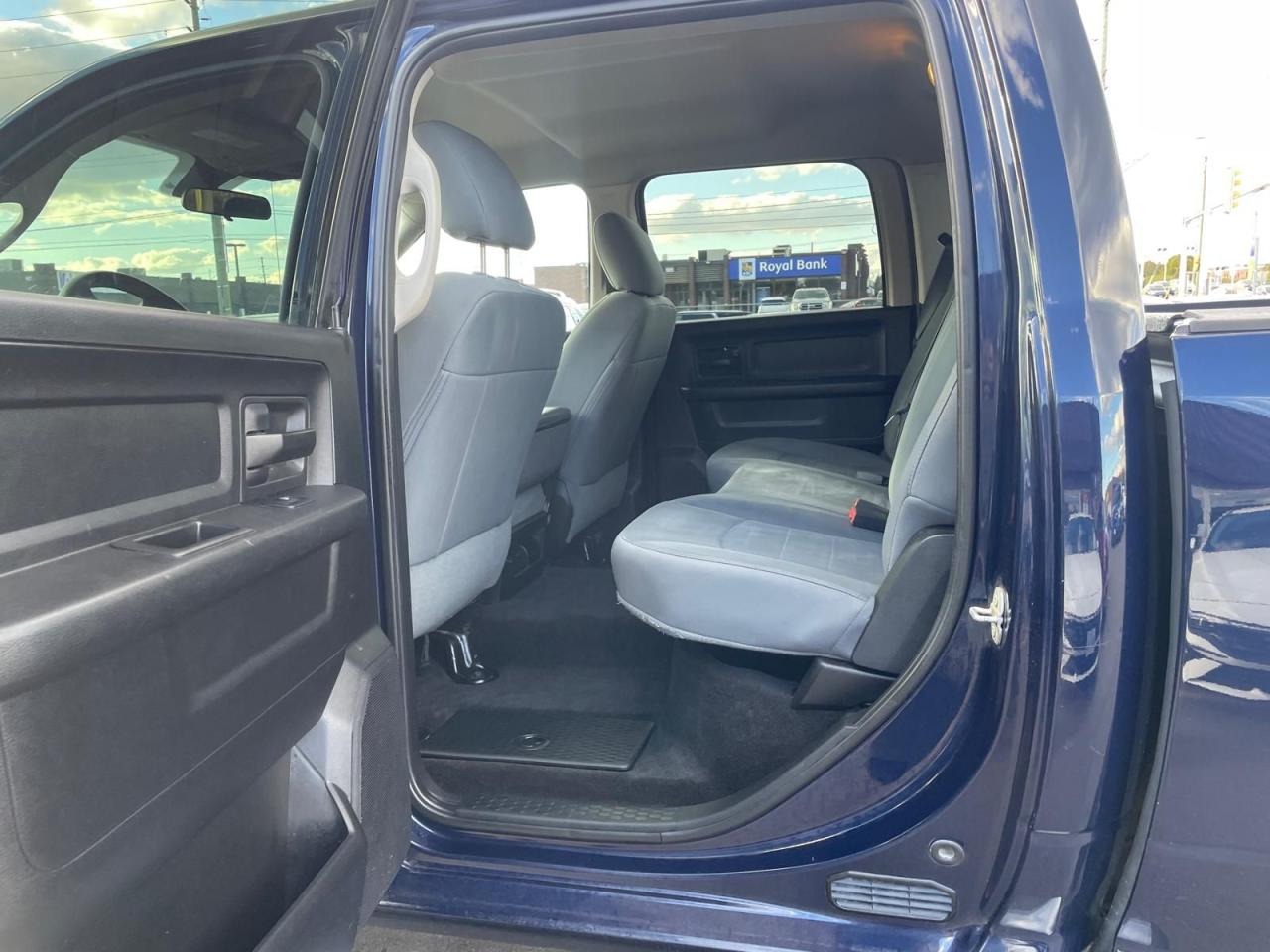 2017 RAM 1500 4WD Crew Cab 140.5" Express *Ltd Avail* - Photo #11