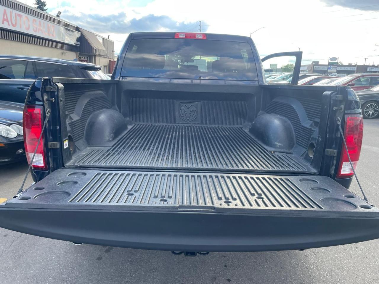2017 RAM 1500 4WD Crew Cab 140.5" Express *Ltd Avail* - Photo #12