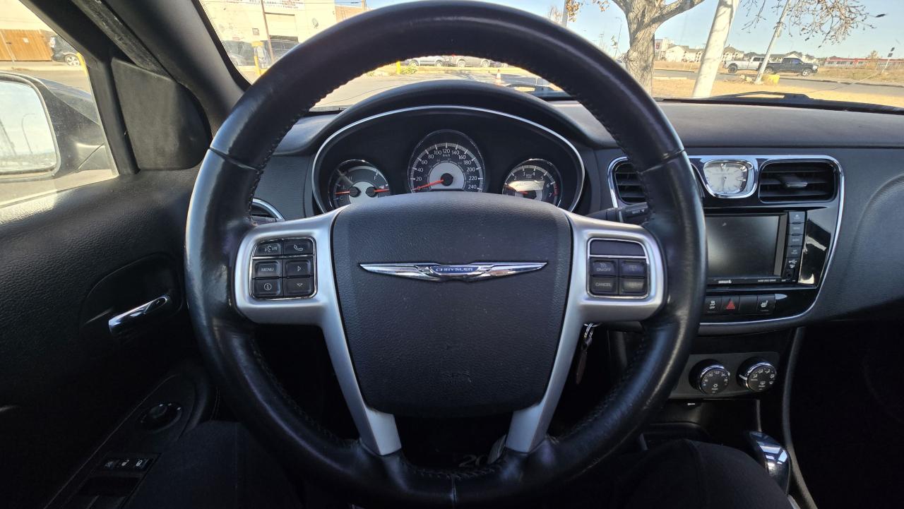 2011 Chrysler 200 Limited - Photo #11