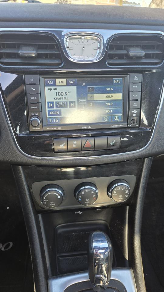 2011 Chrysler 200 Limited - Photo #12