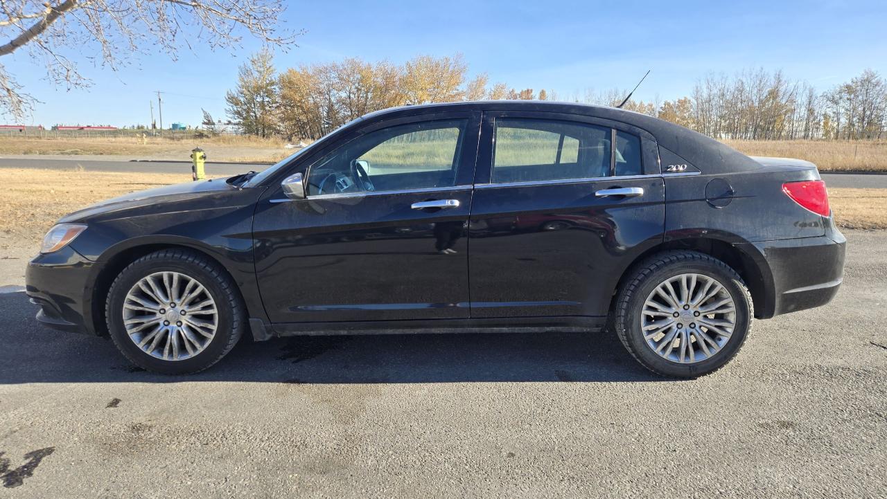 2011 Chrysler 200 Limited - Photo #2