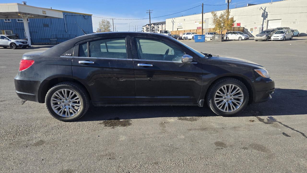 2011 Chrysler 200 Limited - Photo #4