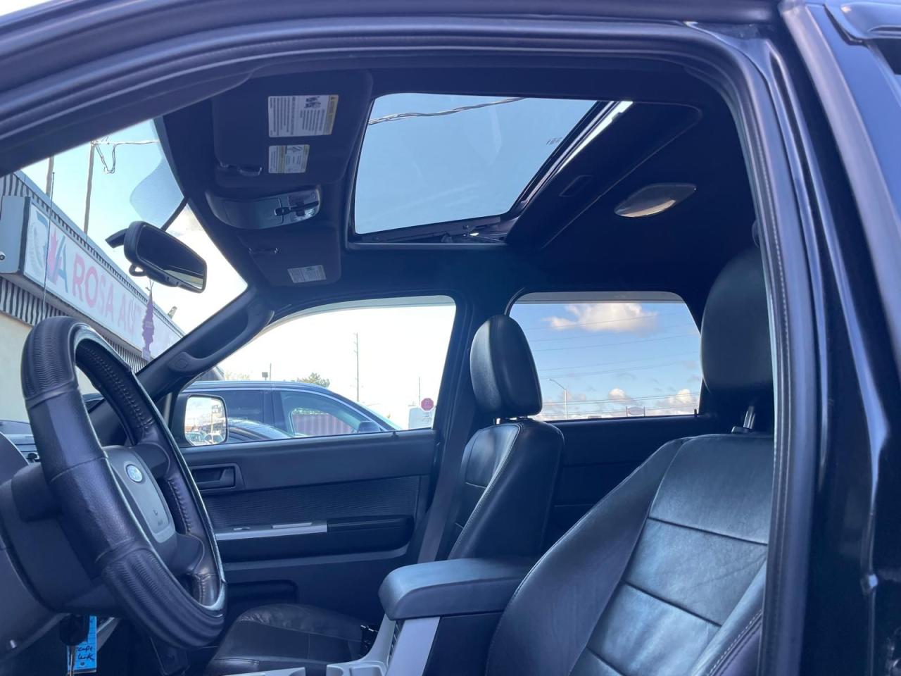 2012 Ford Escape 4WD SUNROOF LEATHER SAFETY CERTIFED NO ACCIDENT - Photo #2