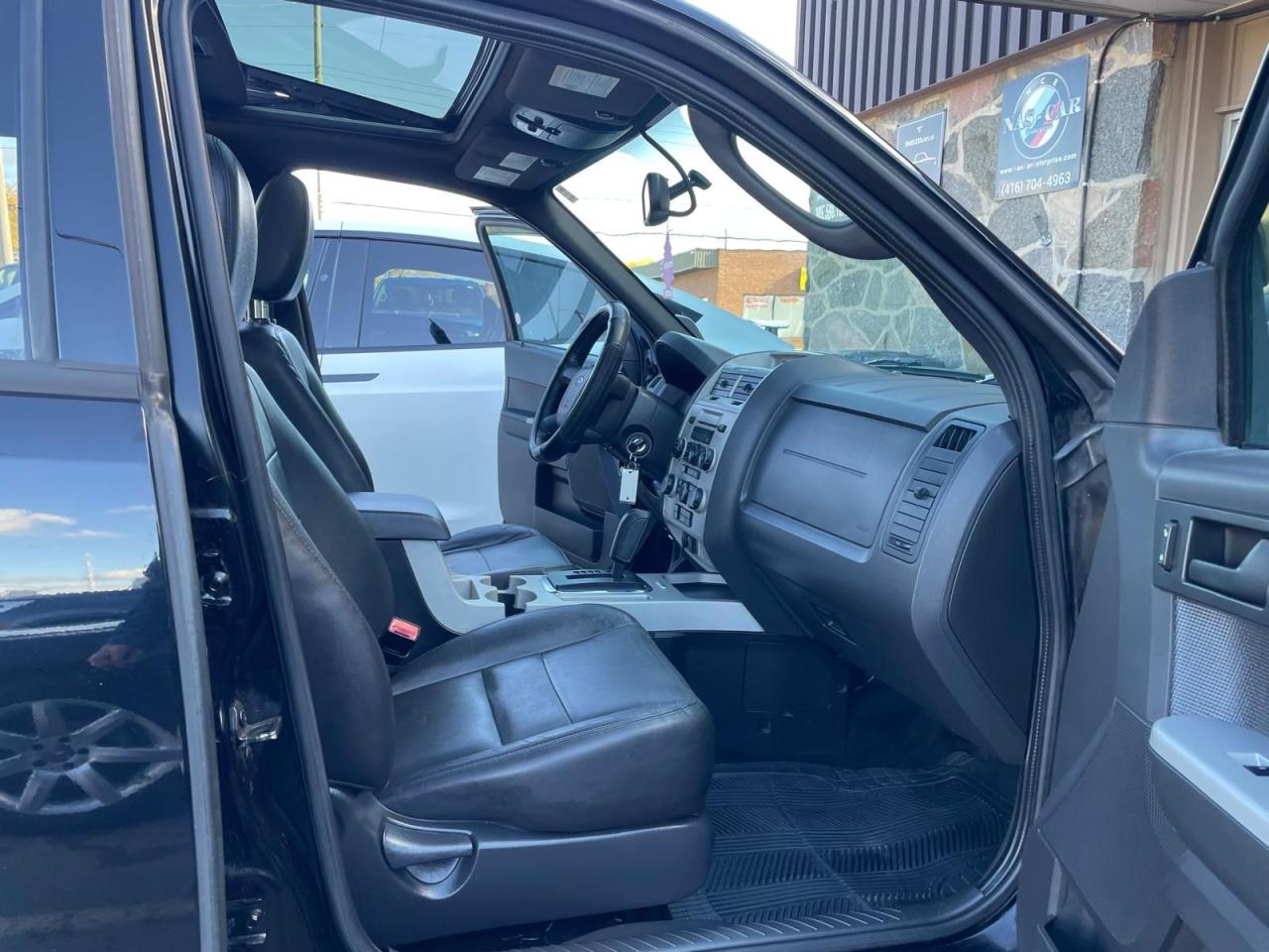 2012 Ford Escape 4WD SUNROOF LEATHER SAFETY CERTIFED NO ACCIDENT - Photo #18