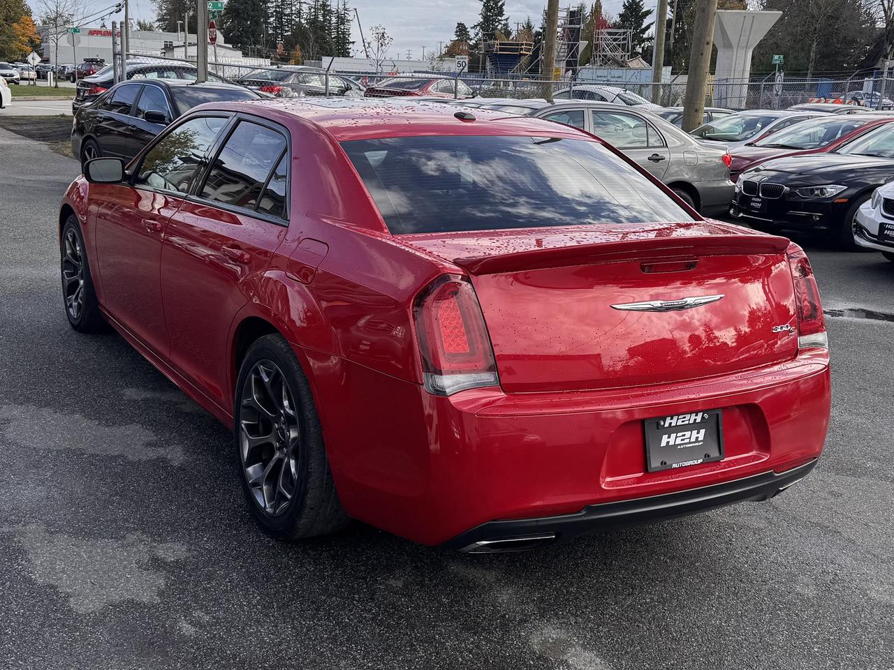 2017 Chrysler 300 300S FINANCING AVAILABLE Photo7