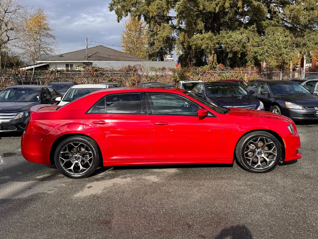2017 Chrysler 300 300S FINANCING AVAILABLE Photo4
