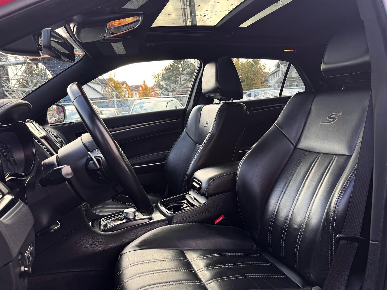 2017 Chrysler 300 300S FINANCING AVAILABLE Photo9