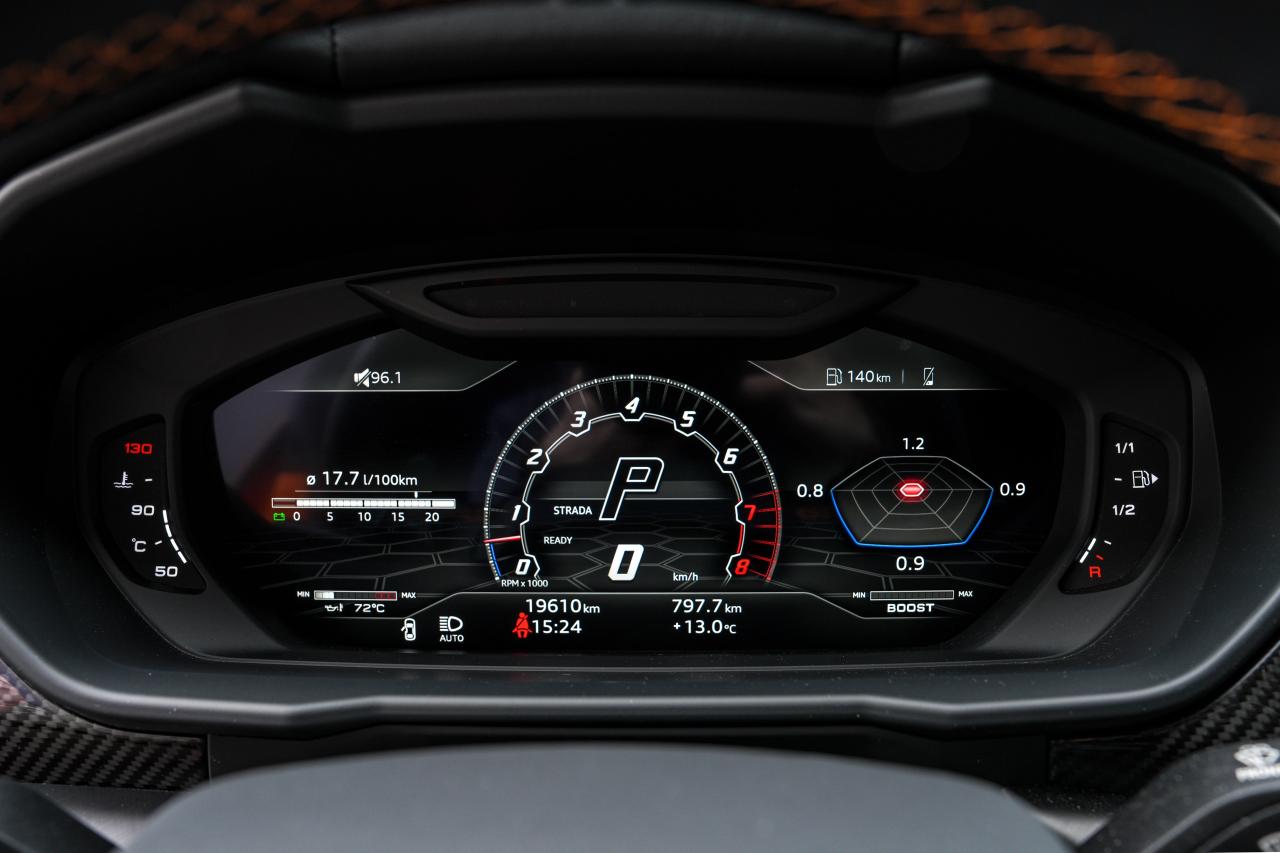 2022 Lamborghini Urus V8 AWD - Photo #18