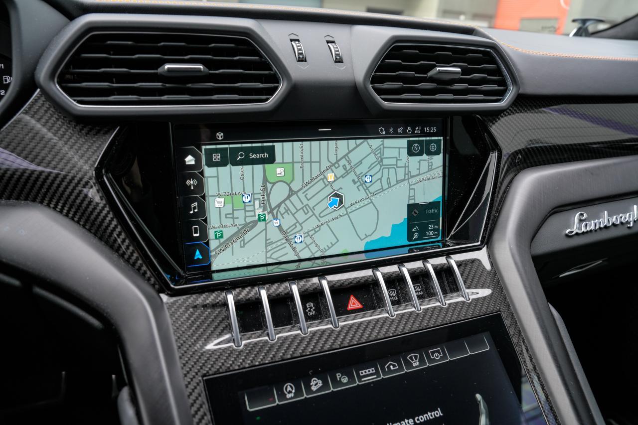 2022 Lamborghini Urus V8 AWD - Photo #13