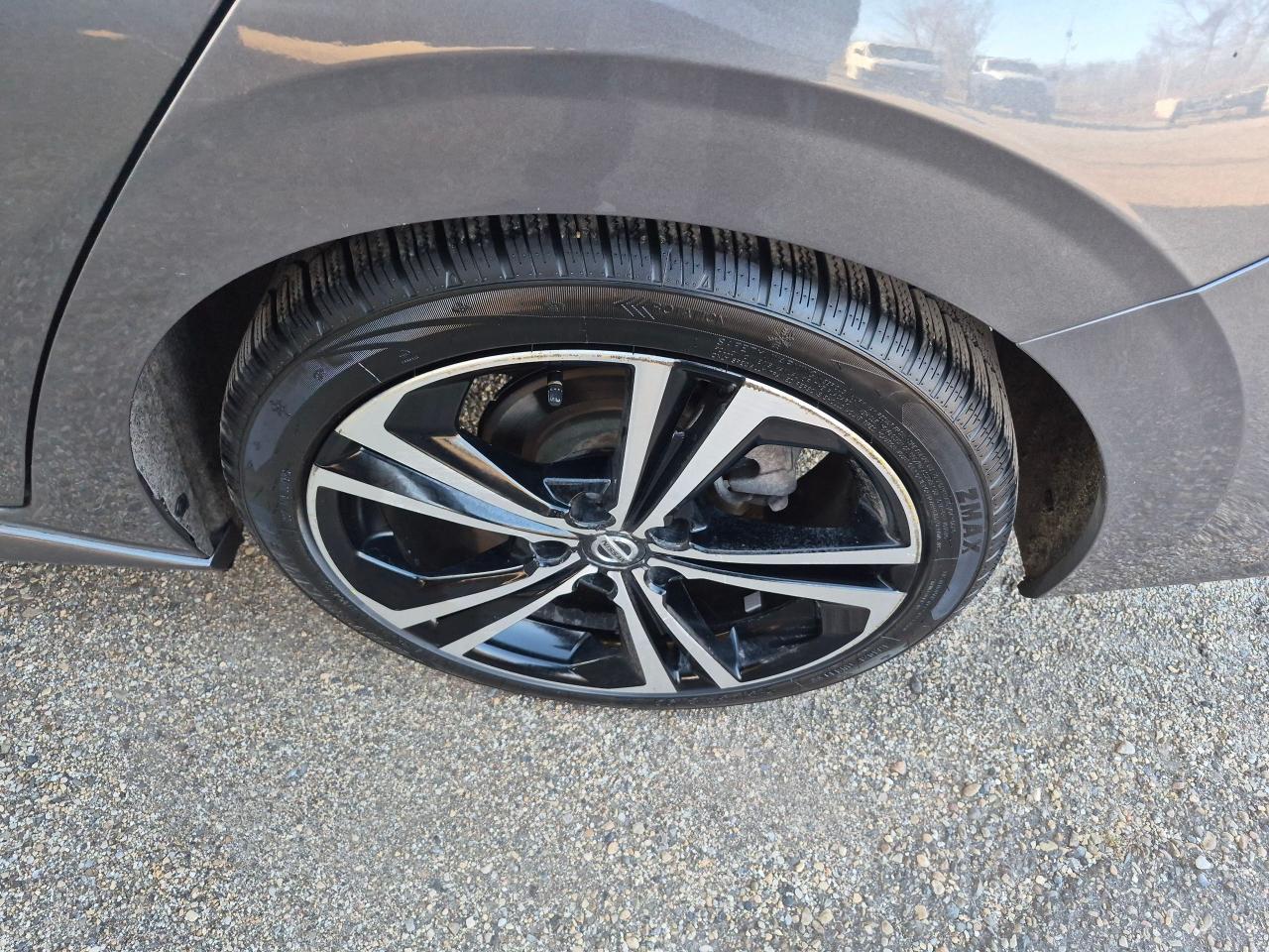 2020 Nissan Sentra SR, Leather, Sunroof, Remote, BU Cam, Htd Steering - Photo #11