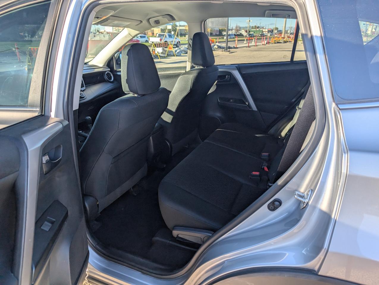 2018 Toyota RAV4 LE | ONE OWNER | NO ACCIDENTS - Photo #10