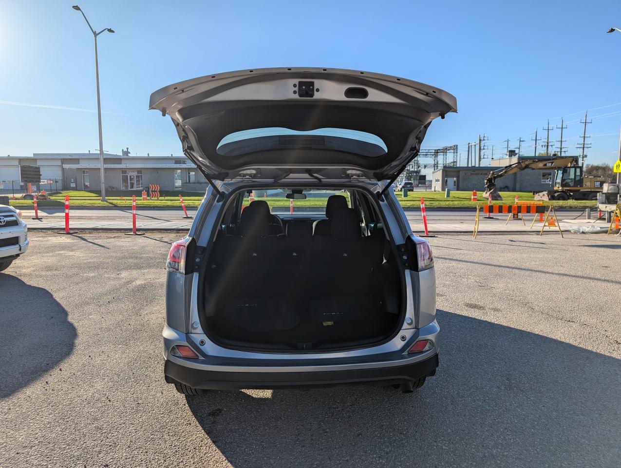 2018 Toyota RAV4 LE | ONE OWNER | NO ACCIDENTS - Photo #5