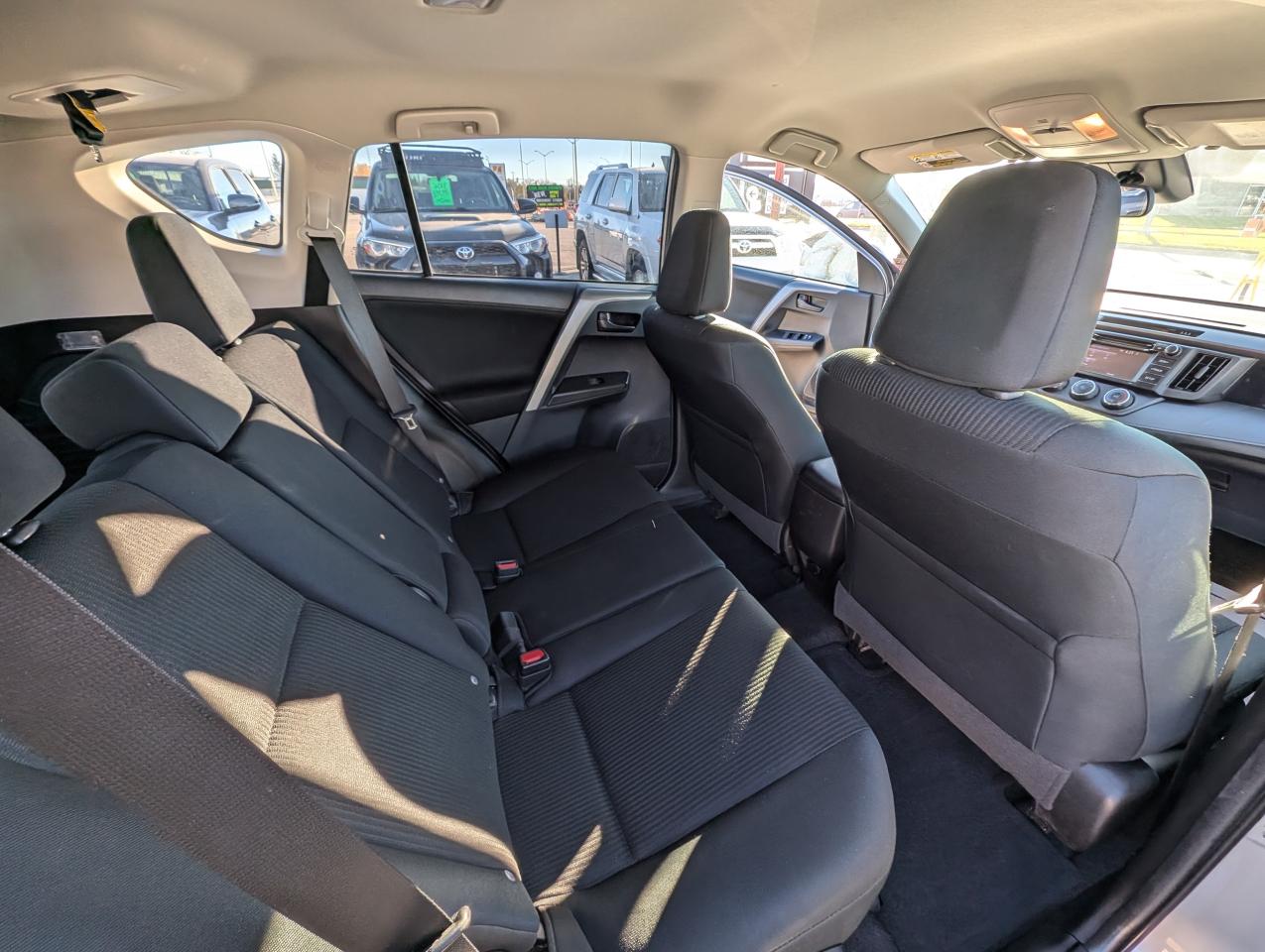 2018 Toyota RAV4 LE | ONE OWNER | NO ACCIDENTS - Photo #14