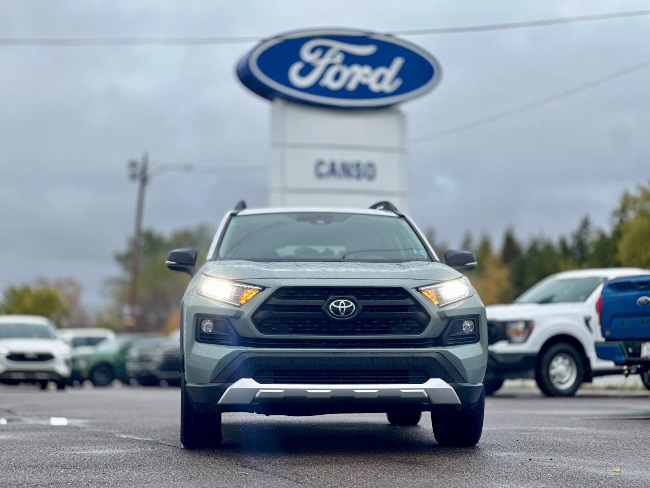 2021 Toyota RAV4 TRAIL 4X4 W/ TWO SETS OF TIRES/RIMS Photo