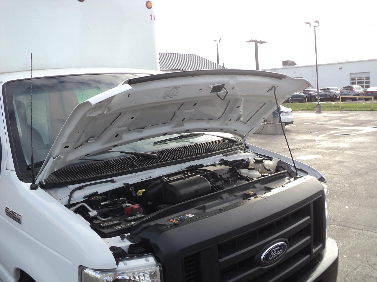 2023 Ford E-Series Cutaway E-450 CubeVan 7.3L8cylGas DRW 176" WB - Photo #33