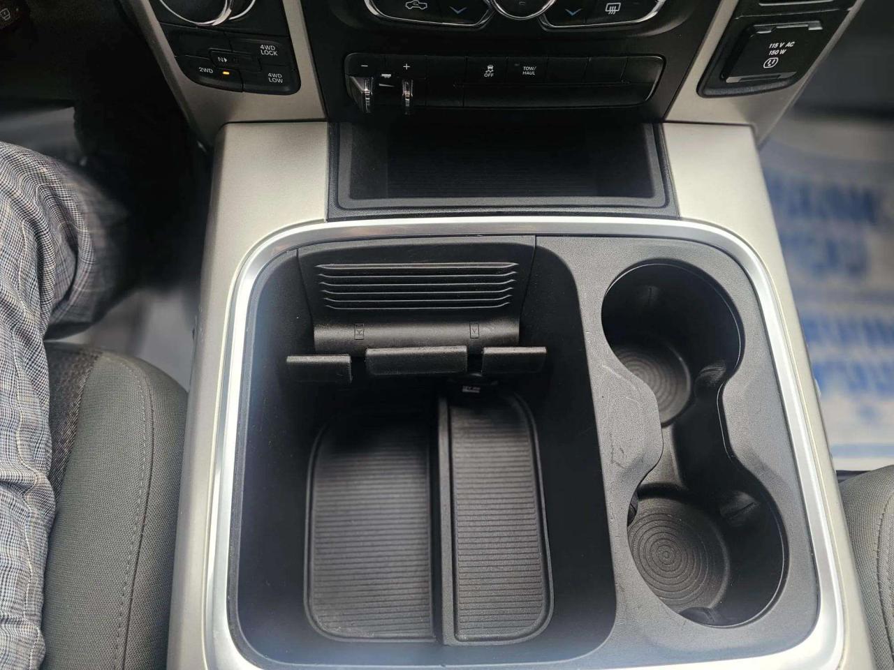 2020 RAM 1500 Classic SLT 4X4 CREW CAB 6'4" BOX - Photo #16