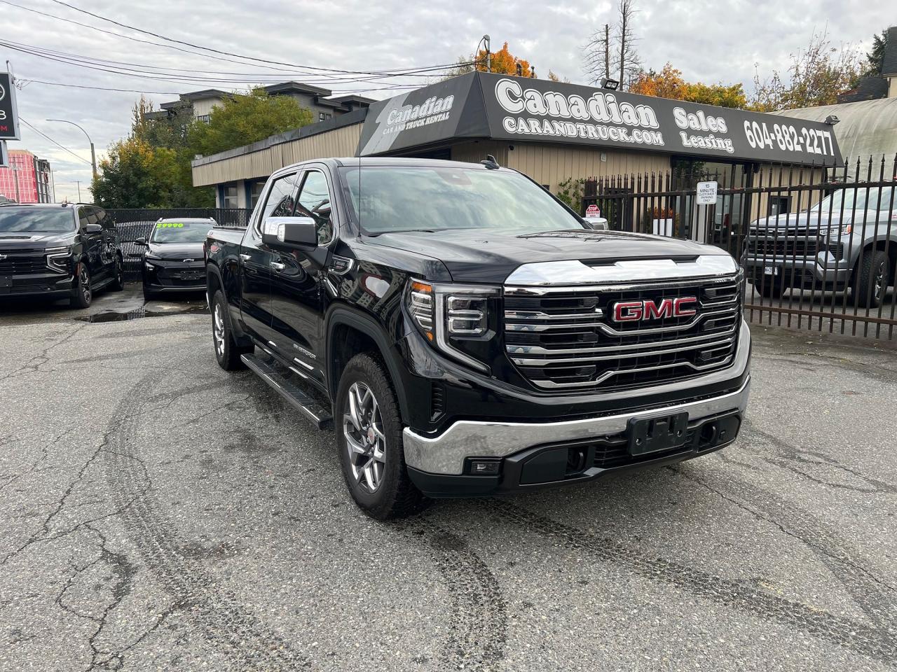 2025 GMC Sierra 1500 4WD Crew Cab 157" SLT Photo18