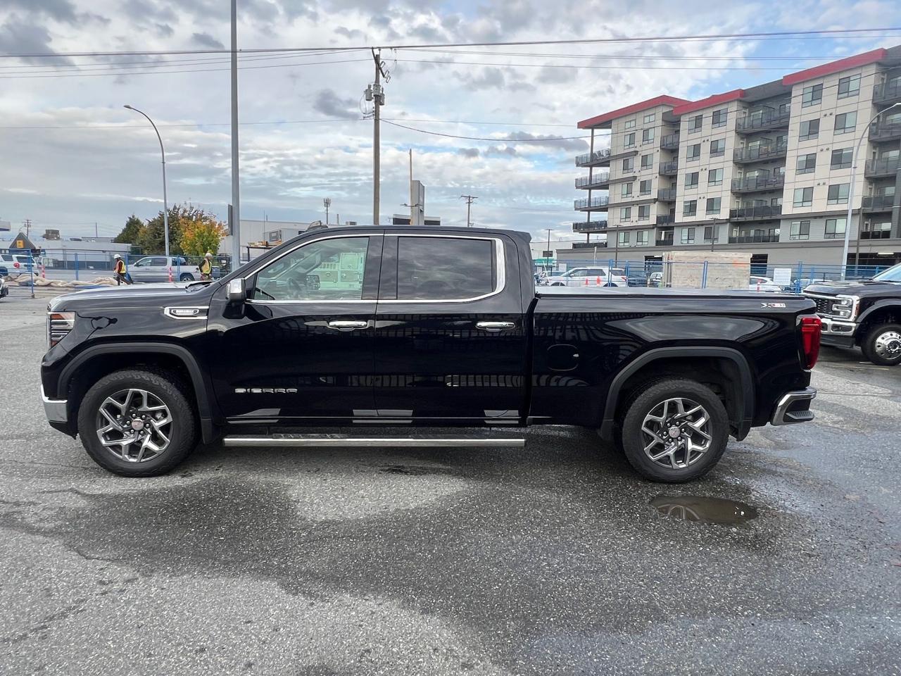 2025 GMC Sierra 1500 4WD Crew Cab 157" SLT Photo4