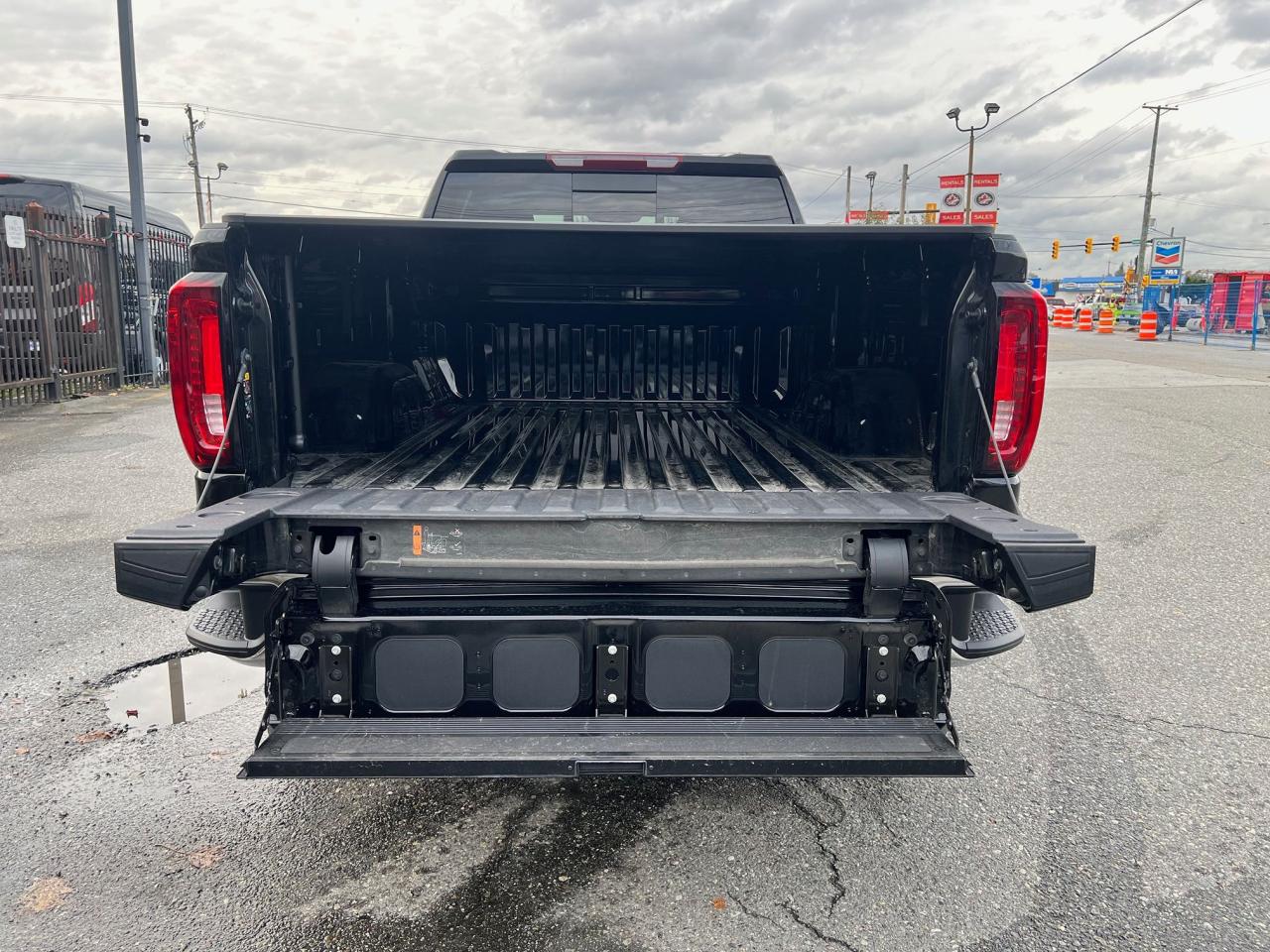 2025 GMC Sierra 1500 4WD Crew Cab 157" SLT Photo24