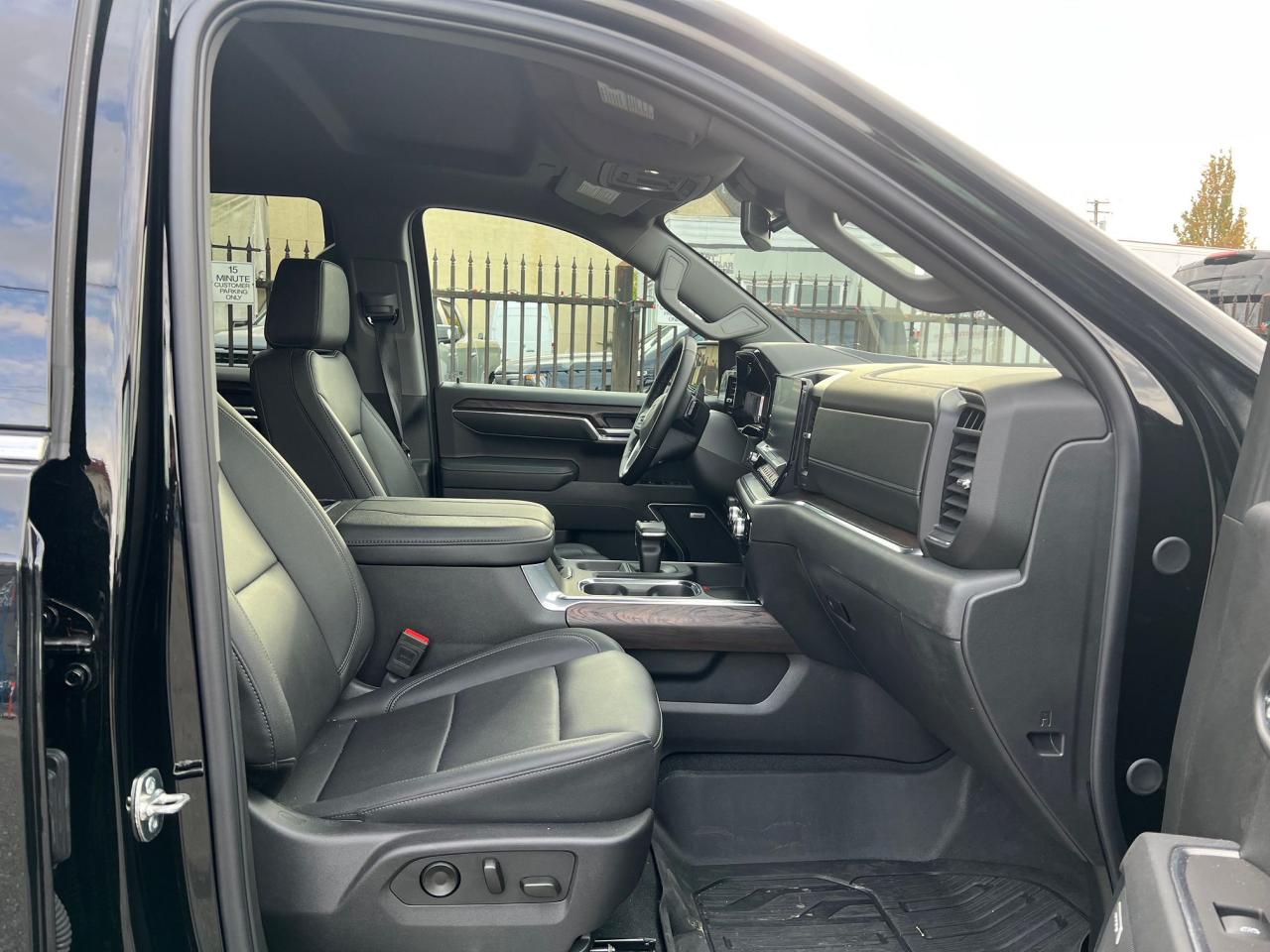 2025 GMC Sierra 1500 4WD Crew Cab 157" SLT Photo27