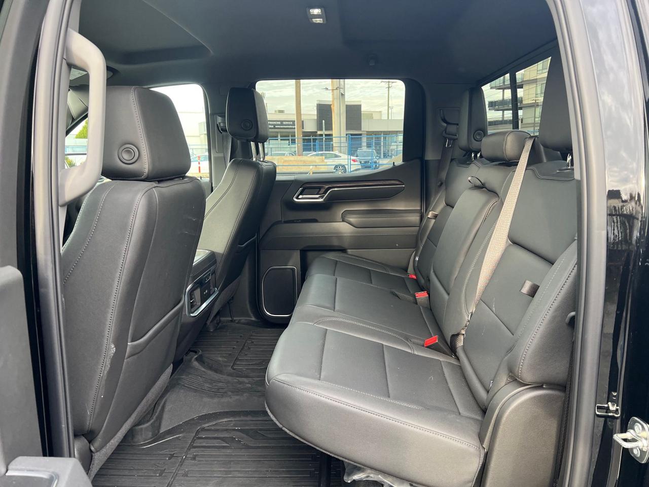 2025 GMC Sierra 1500 4WD Crew Cab 157" SLT Photo12