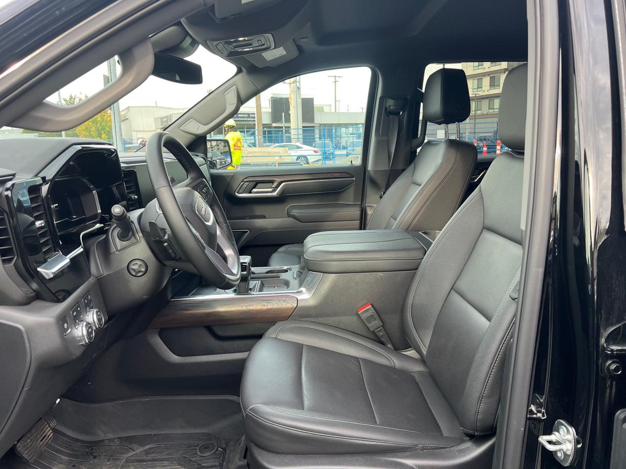 2025 GMC Sierra 1500 4WD Crew Cab 157" SLT Photo30