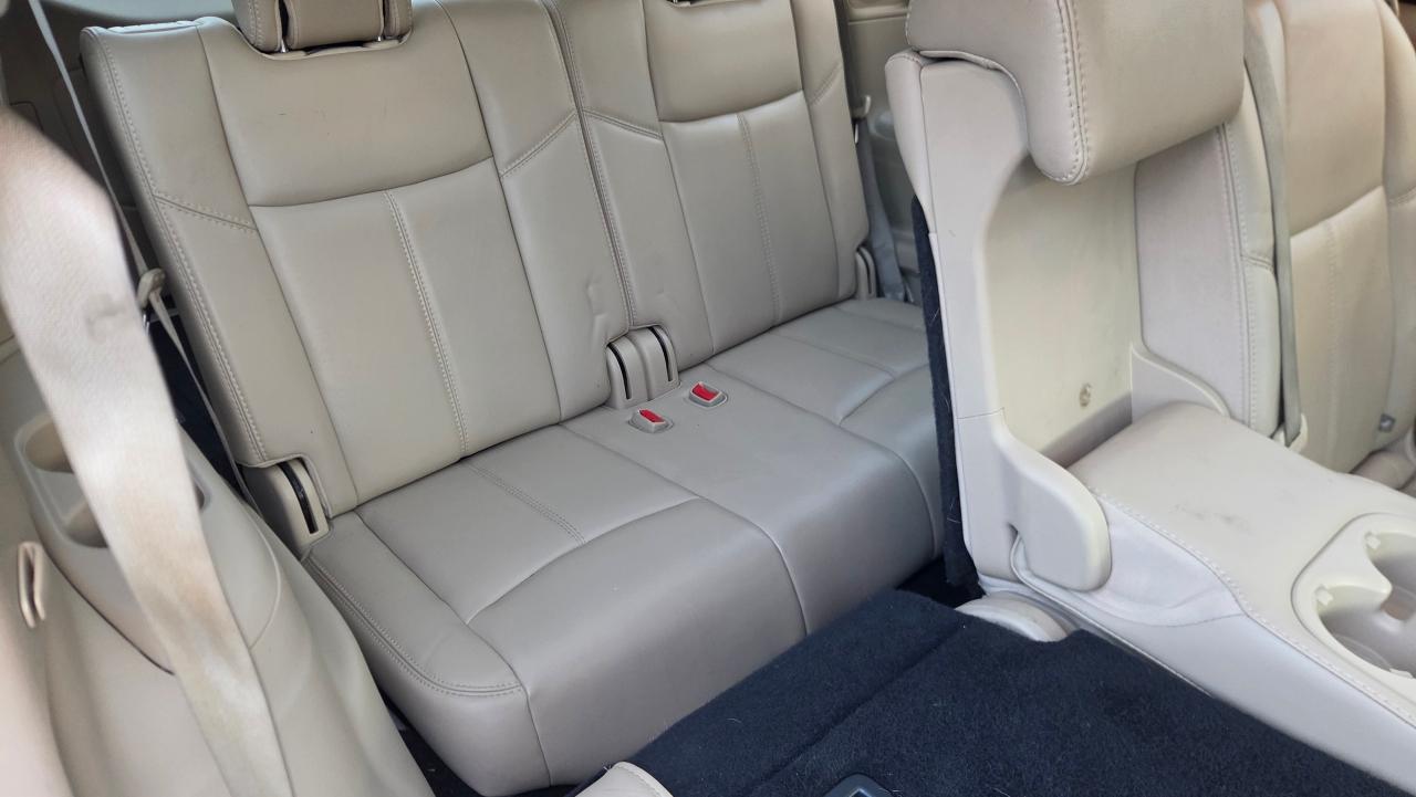 2016 Nissan Pathfinder SL PREMIUM - Photo #11