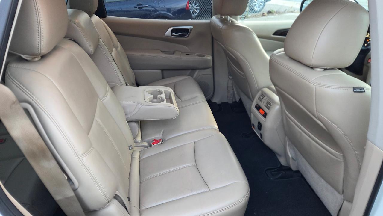 2016 Nissan Pathfinder SL PREMIUM - Photo #9