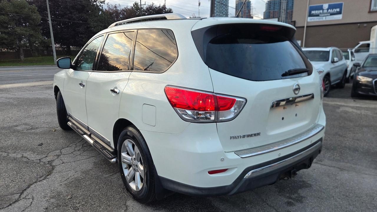 2016 Nissan Pathfinder SL PREMIUM - Photo #3