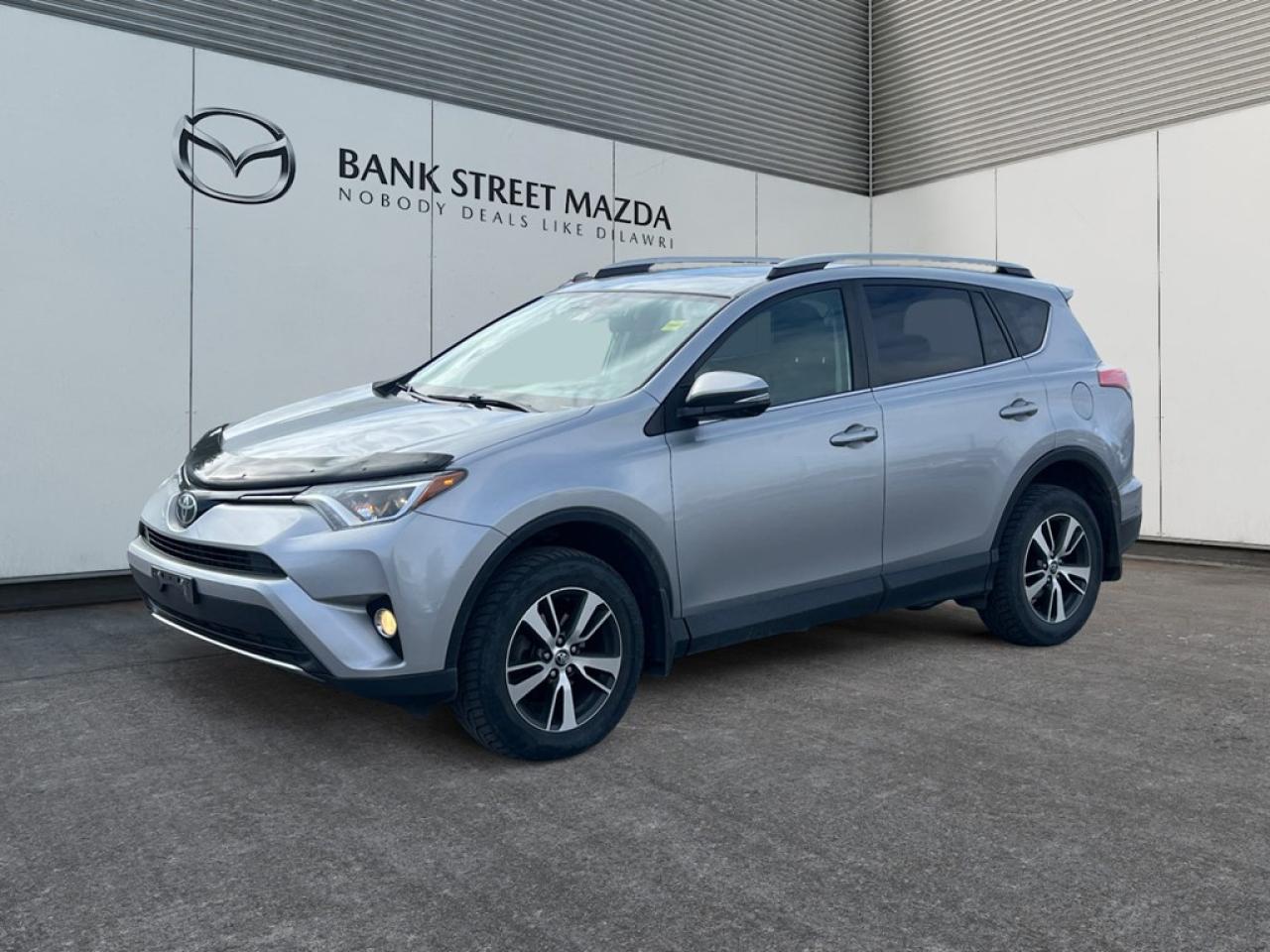 Used 2018 Toyota RAV4 AWD XLE for sale in Ottawa, ON