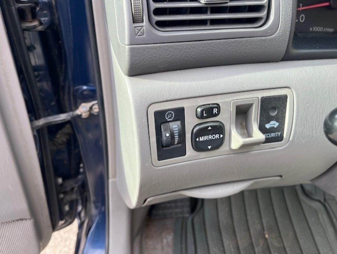 2008 Toyota Corolla 4dr Sdn Auto SE Photo