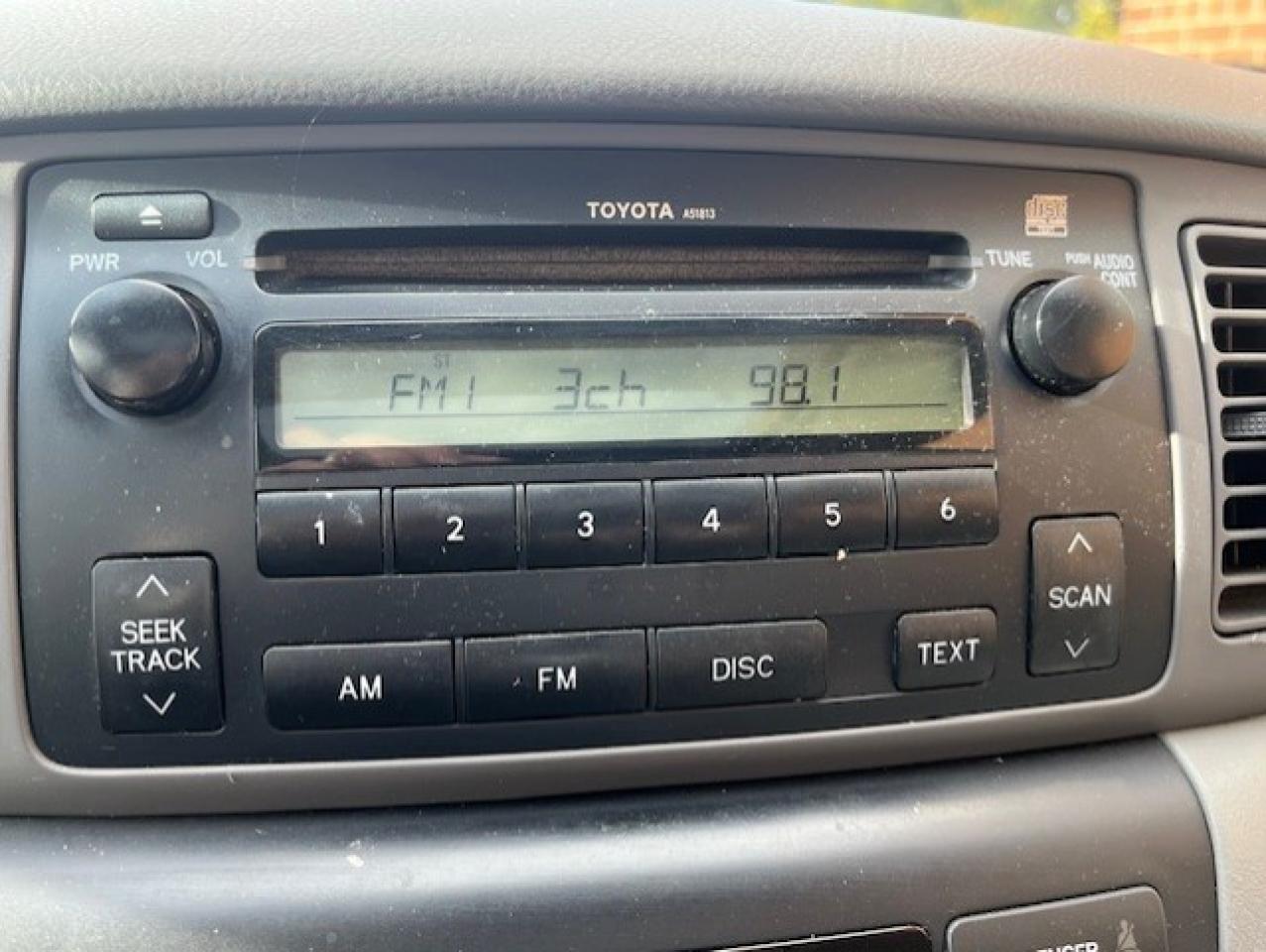 2008 Toyota Corolla 4dr Sdn Auto SE Photo