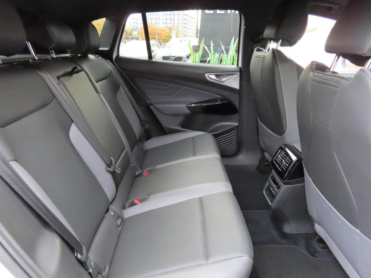 2024 Volkswagen ID.4 S - Blind Spot Monitor - Navigation System !! Photo