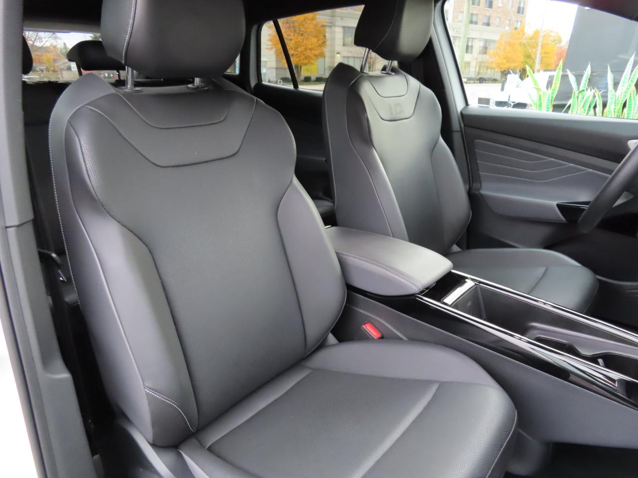 2024 Volkswagen ID.4 S - Blind Spot Monitor - Navigation System !! Photo