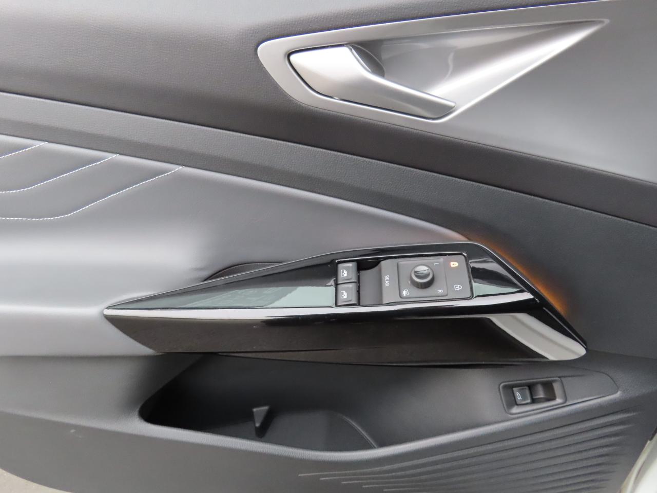 2024 Volkswagen ID.4 S - Blind Spot Monitor - Navigation System !! Photo