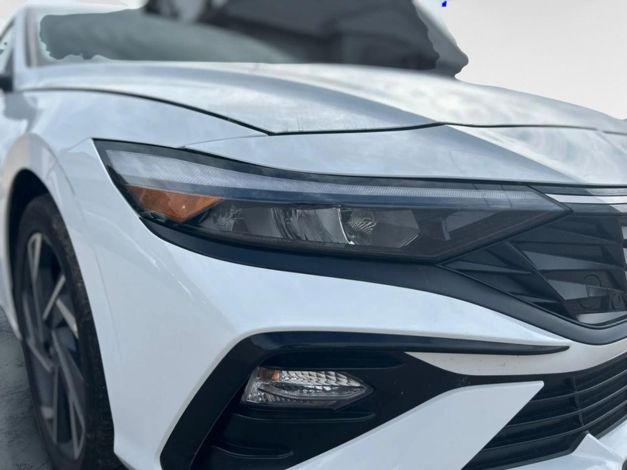 2025 Hyundai Elantra LUX Photo