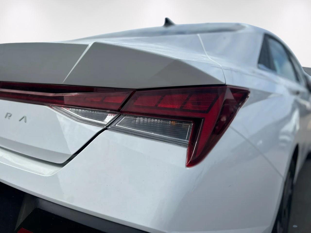 2025 Hyundai Elantra LUX Photo