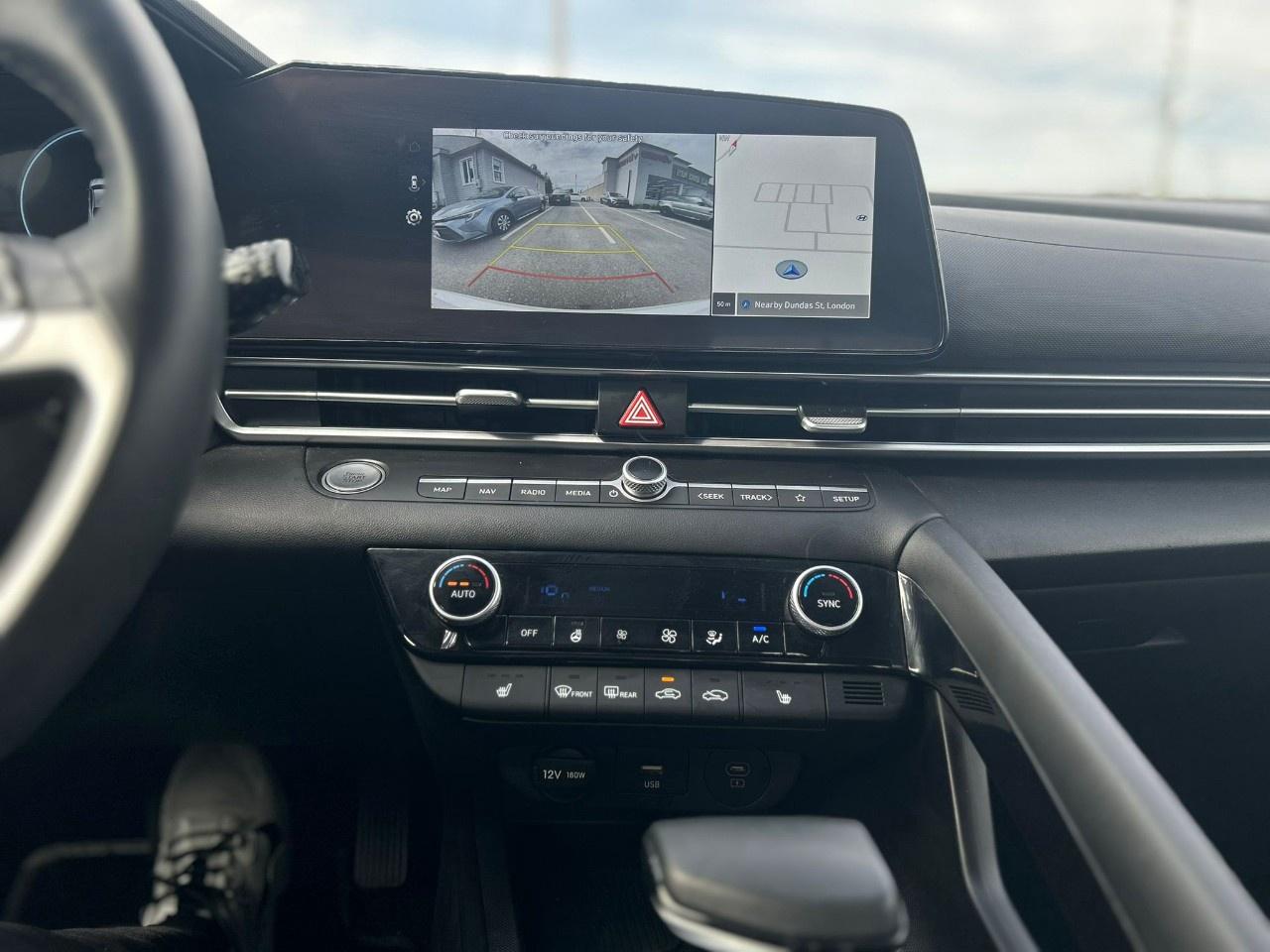 2025 Hyundai Elantra LUX Photo