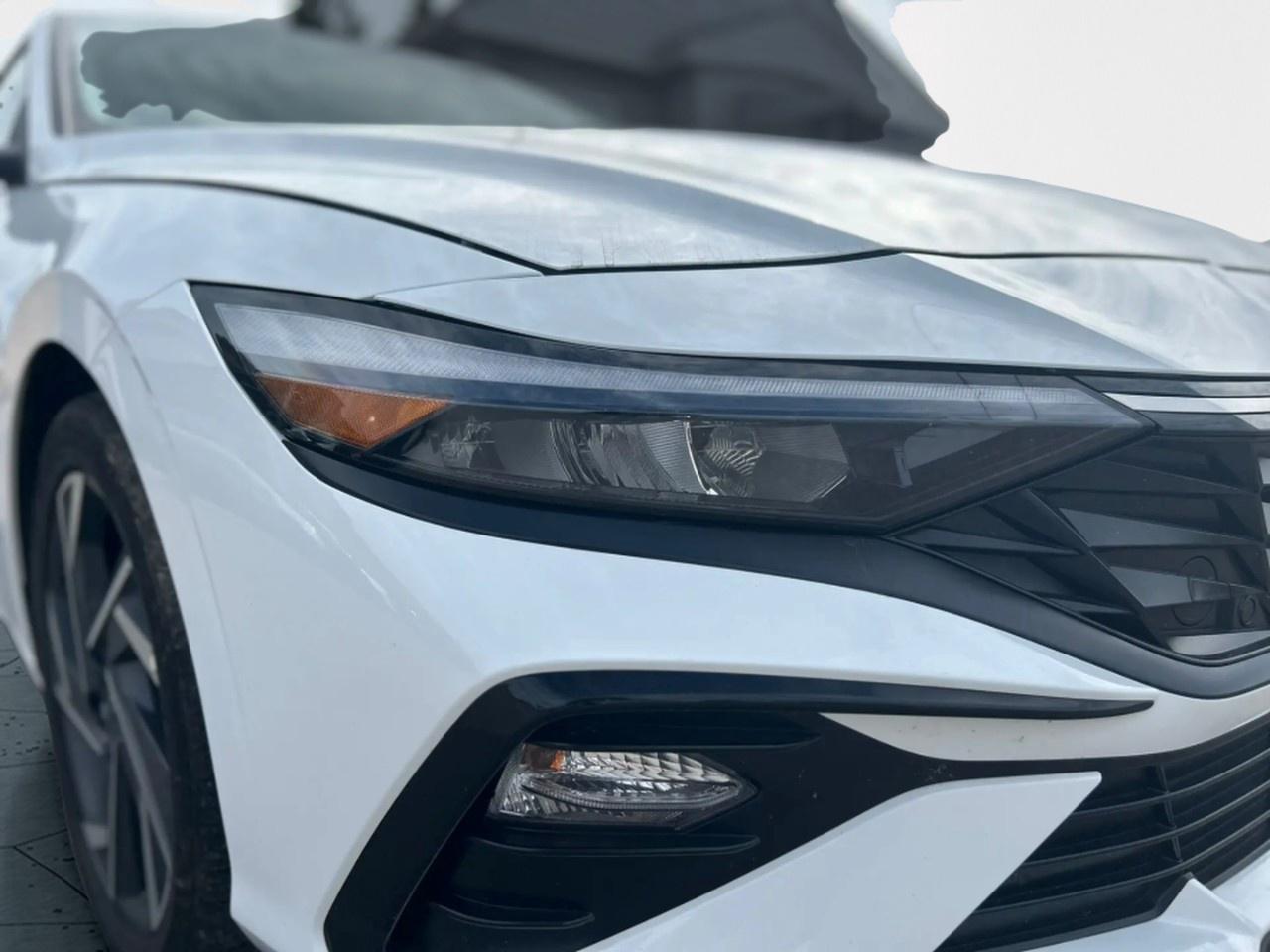 2025 Hyundai Elantra LUX Photo