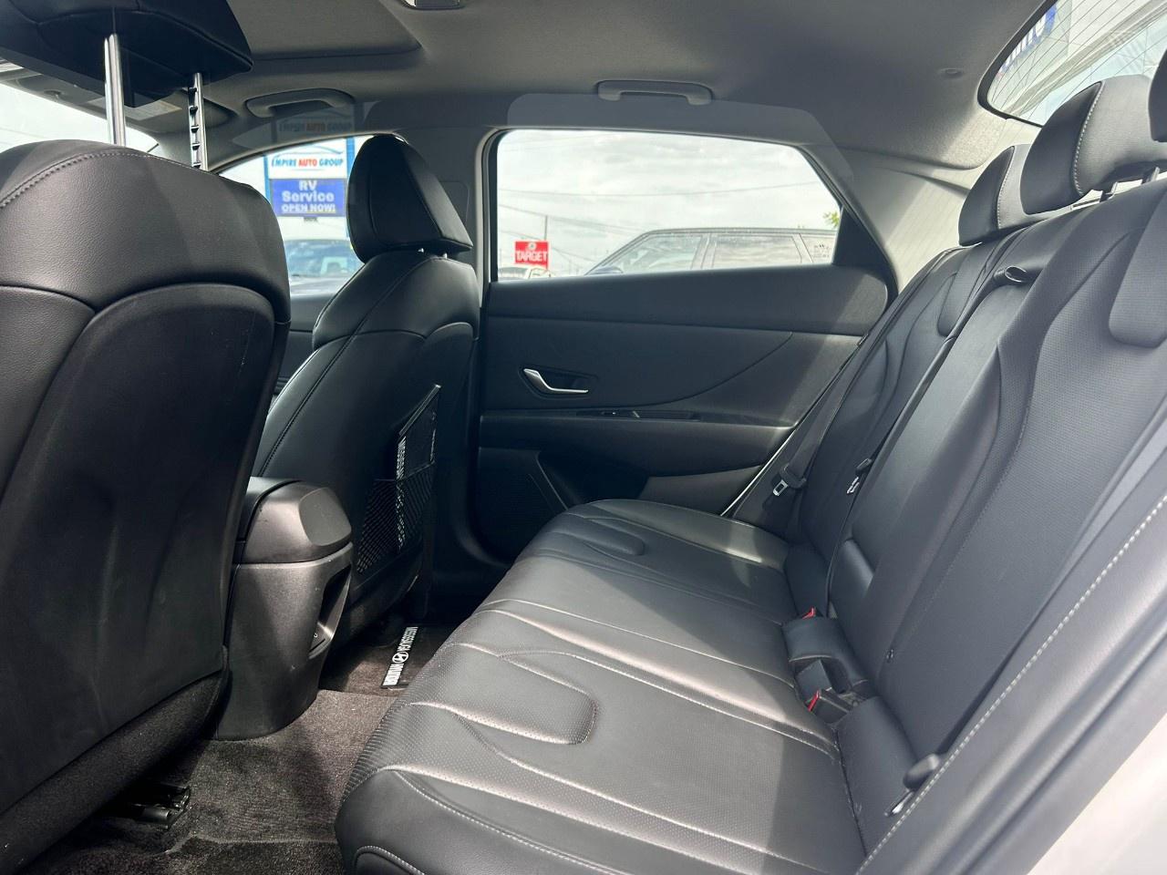 2025 Hyundai Elantra LUX Photo