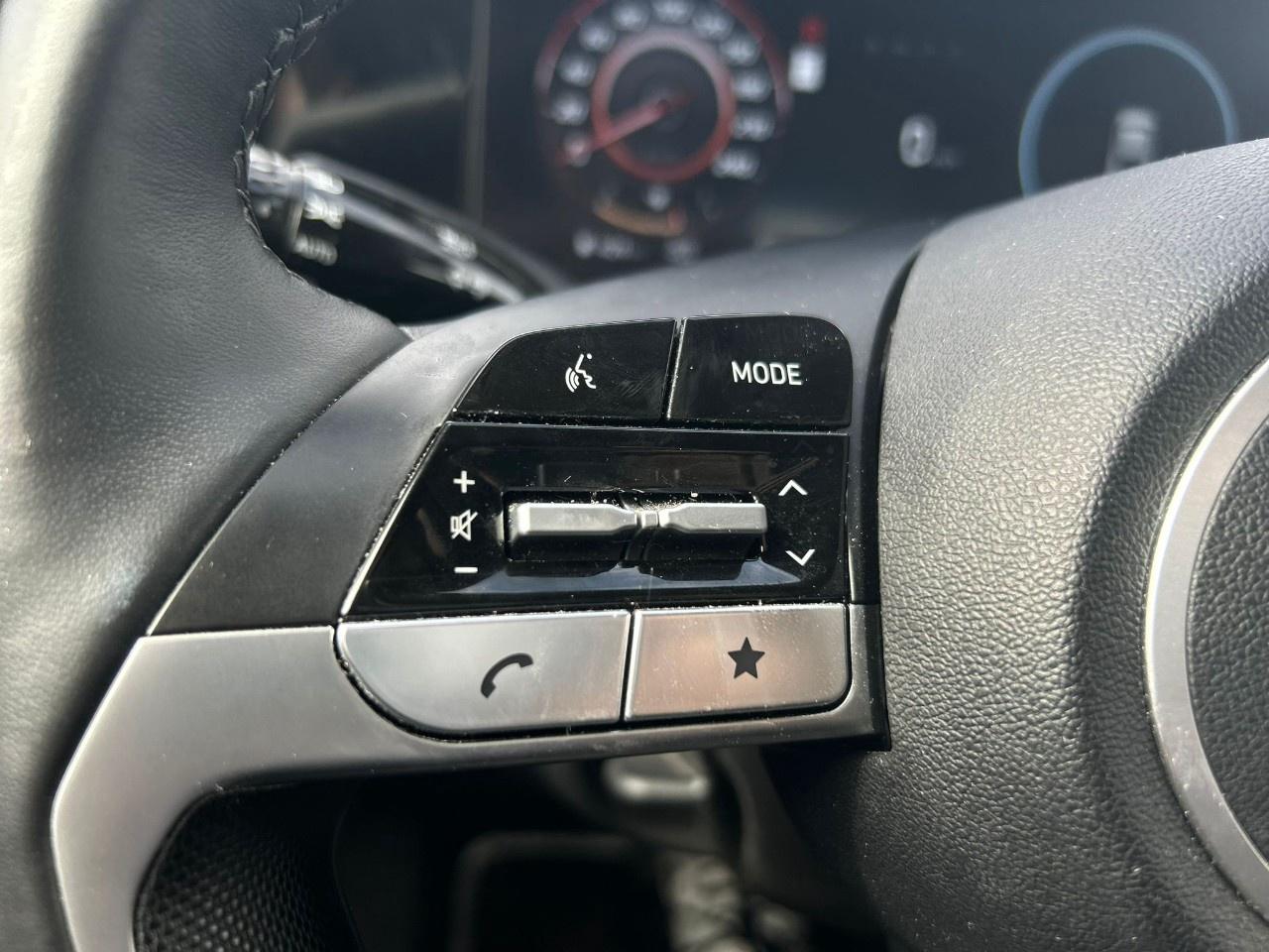 2025 Hyundai Elantra LUX Photo